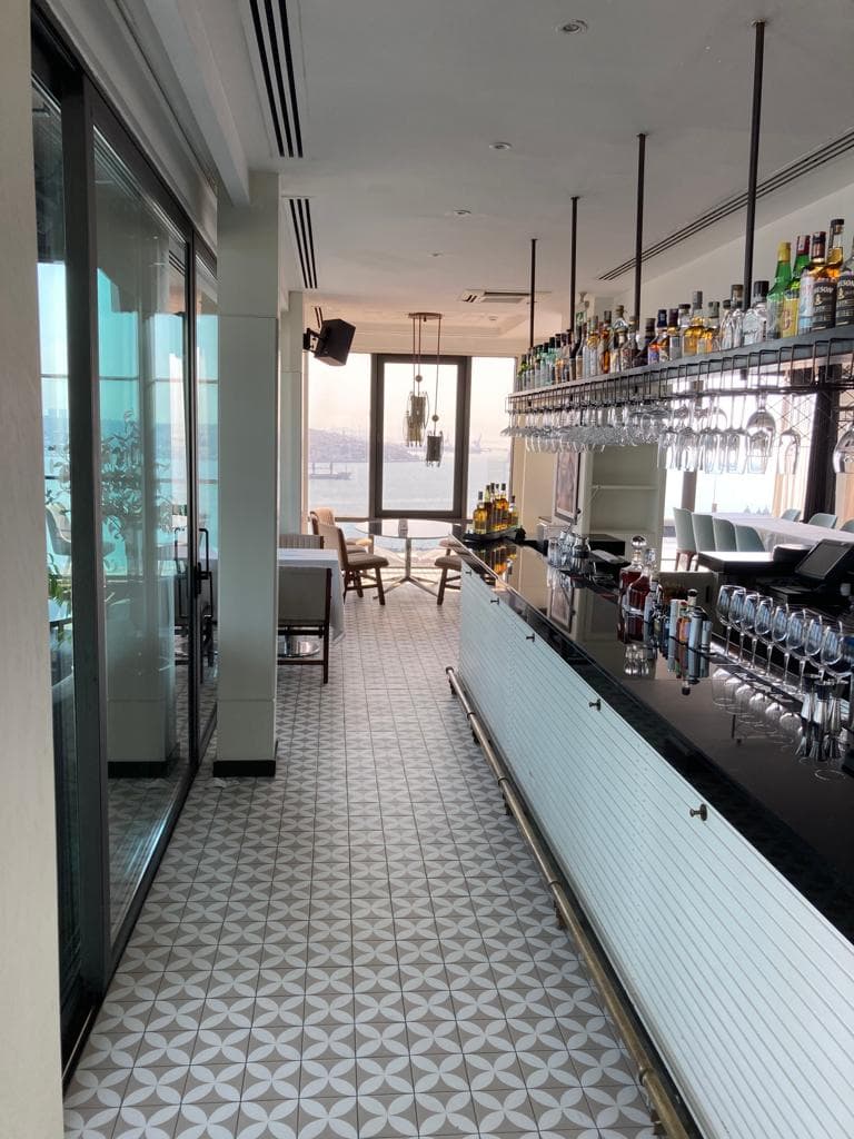 Manzaralı Restoran Bar